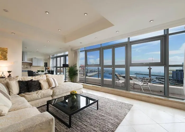 Luxury City Center Penthouse - Best Location Galway