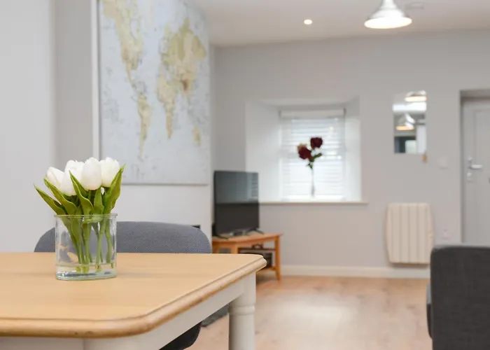 The Red Keep Luxury 2 Bed Townhouse Walk To Eyre Sq Galway