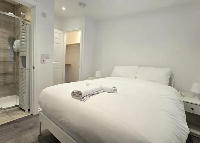Central & Stylish, Two Bed, Two Bath Galway