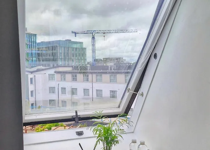 Private Double Bedroom In Front Of The Galway Port - Guest House