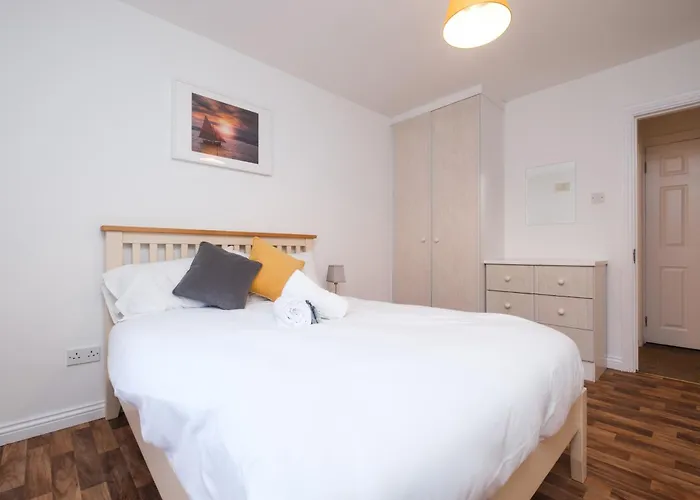 Stylish City Centre Townhouse, Sleeps 12 With Parking Galway