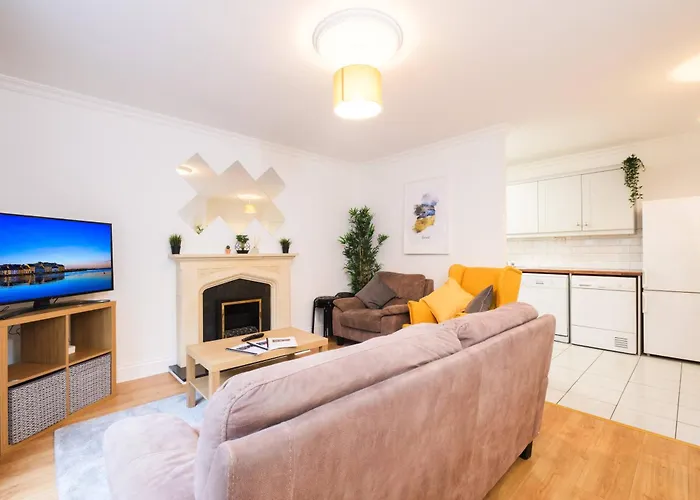 Stylish City Centre Townhouse, Sleeps 12 With Parking Galway