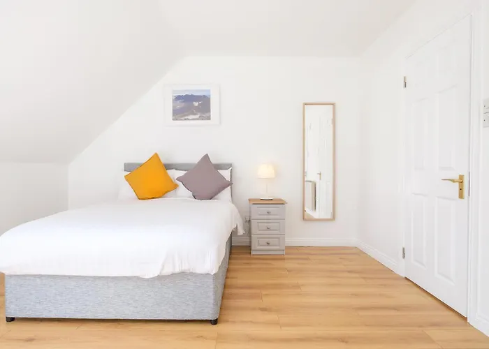 Stylish & Modern 6-Bed City Townhouse W/Parking Galway