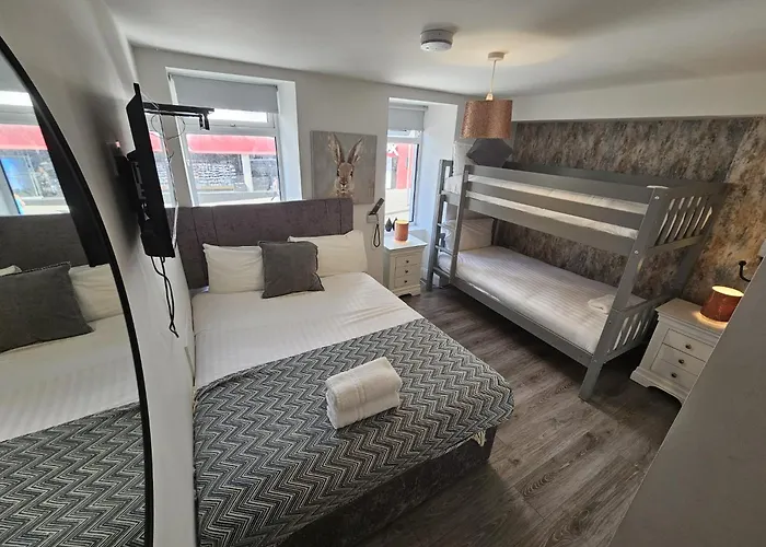 Stylish City Centre Hideaway & Private Hot Tub Galway