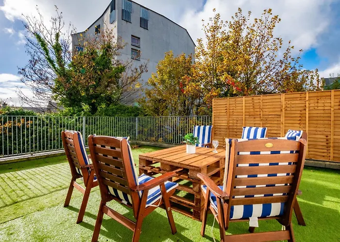City Centre Escape With Large Terrace, Sleeps 7 Galway