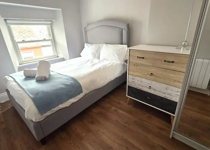 Modern City Centre Luxury - Sleeps 6 Galway