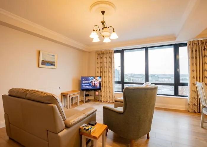 Dockside Penthouse - Free Parking Apartment Galway