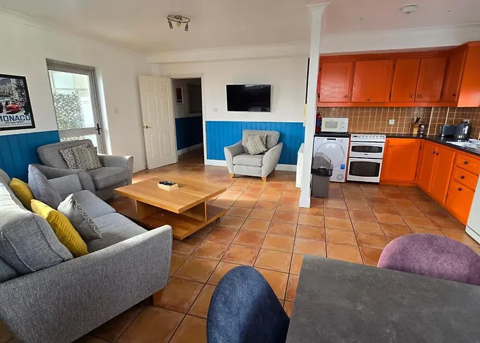 Cool Dockland Apt, Sleeps 5, With Parking Galway