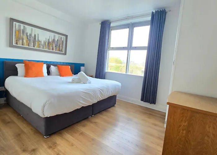 Cool Dockland Apt, Sleeps 5, With Parking Galway