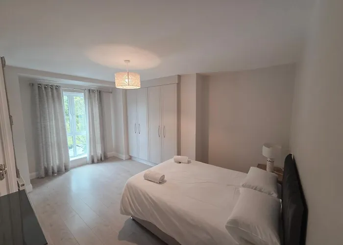 Stylish Spacious 4 Bedroom House Galway