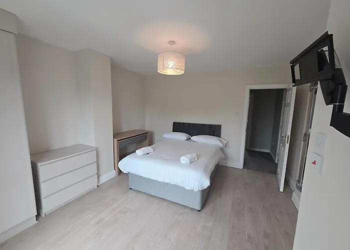 Stylish Spacious 4 Bedroom House Galway